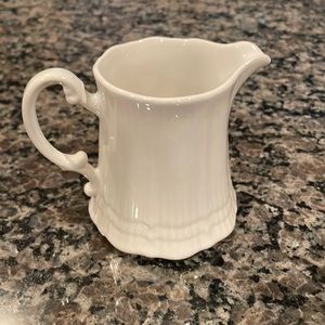 Mikados Allura white china creamer